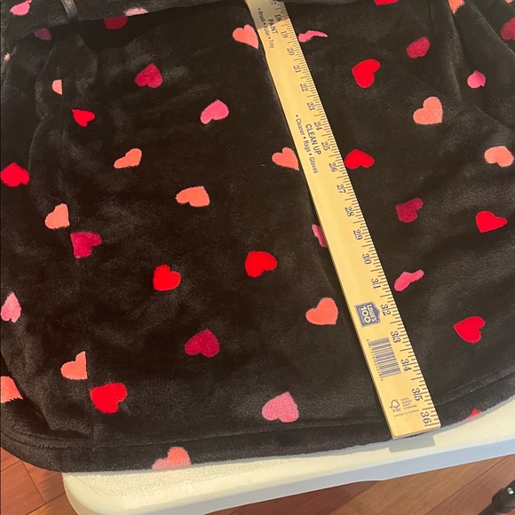 NWOT Valentine Ready! Victoria's Secret Short Plush Cozy Delicate Tie Robe M/L - Picture 11 of 13